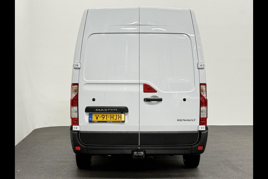 Renault Master T33 2.3 dCi 135 L2H2 Airco Cruise control Parkeersensoren Navigatie Trekhaak