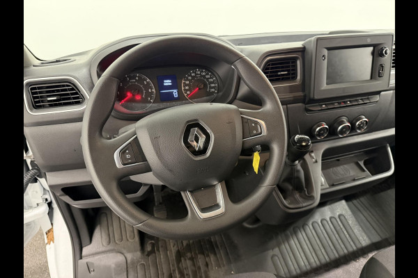 Renault Master T33 2.3 dCi 135 L2H2 Airco Cruise control Parkeersensoren Navigatie Trekhaak