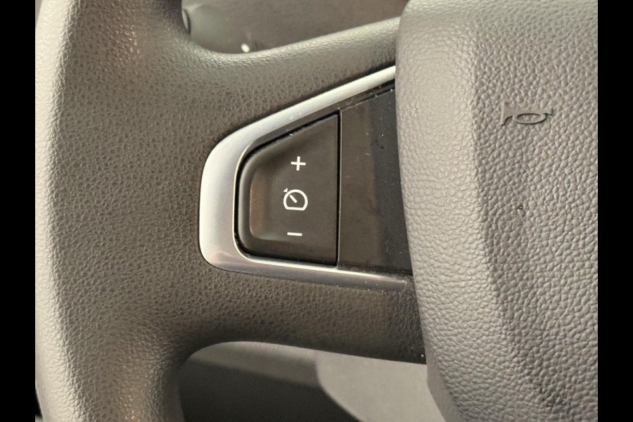 Renault Master T33 2.3 dCi 135 L2H2 Airco Cruise control Parkeersensoren Navigatie Trekhaak