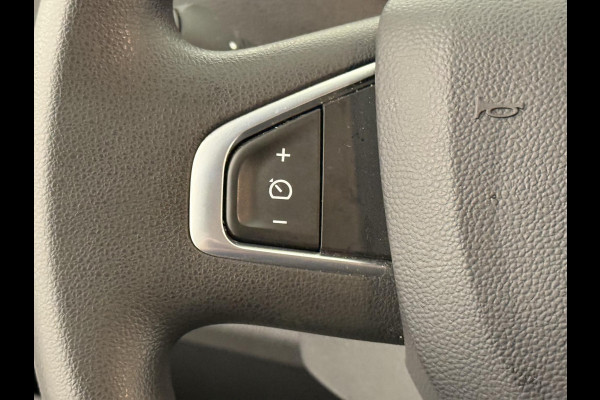 Renault Master T33 2.3 dCi 135 L2H2 Airco Cruise control Parkeersensoren Navigatie Trekhaak