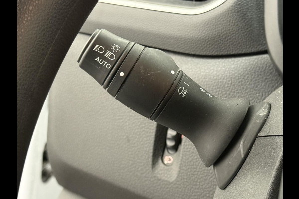 Renault Master T33 2.3 dCi 135 L2H2 Airco Cruise control Parkeersensoren Navigatie Trekhaak