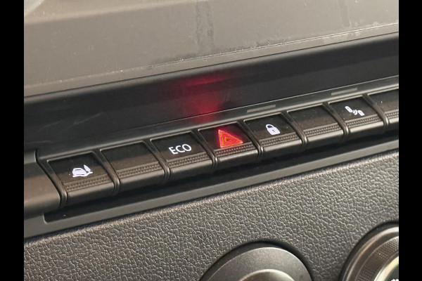 Renault Master T33 2.3 dCi 135 L2H2 Airco Cruise control Parkeersensoren Navigatie Trekhaak