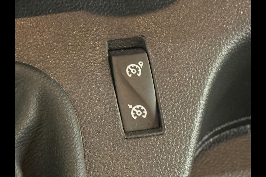 Renault Master T33 2.3 dCi 135 L2H2 Airco Cruise control Parkeersensoren Navigatie Trekhaak
