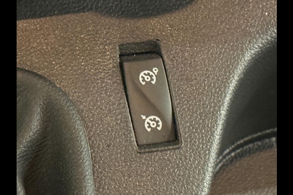 Renault Master T33 2.3 dCi 135 L2H2 Airco Cruise control Parkeersensoren Navigatie Trekhaak