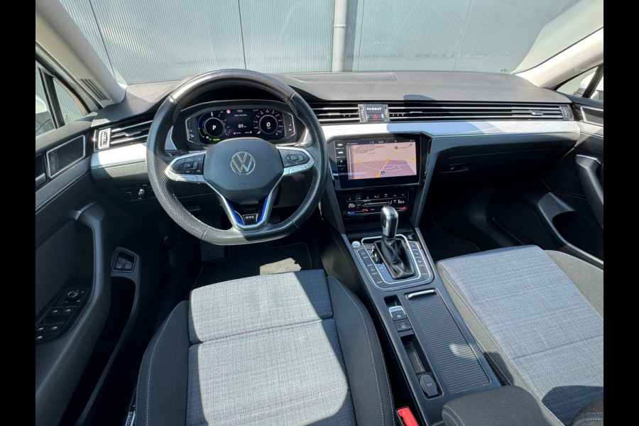 Volkswagen Passat Variant 1.4 TSI * Panoramadak * Navigatiesysteem * Trekhaak *