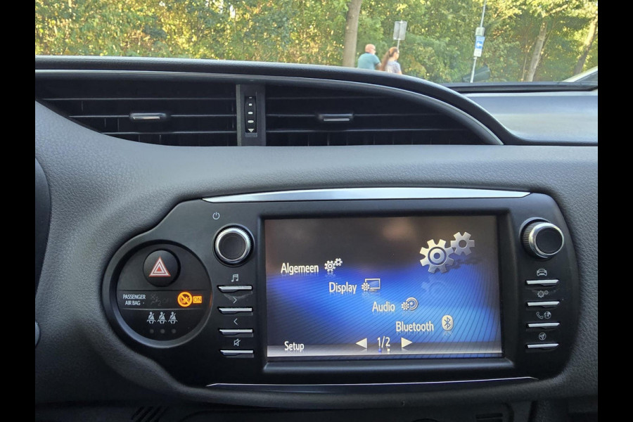 Toyota Yaris 1.5 VVT-i Active | 2E EIGENAAR | 3/6 OF 12 MND GARANTIE | CAMERA | AIRCO | NW APK |