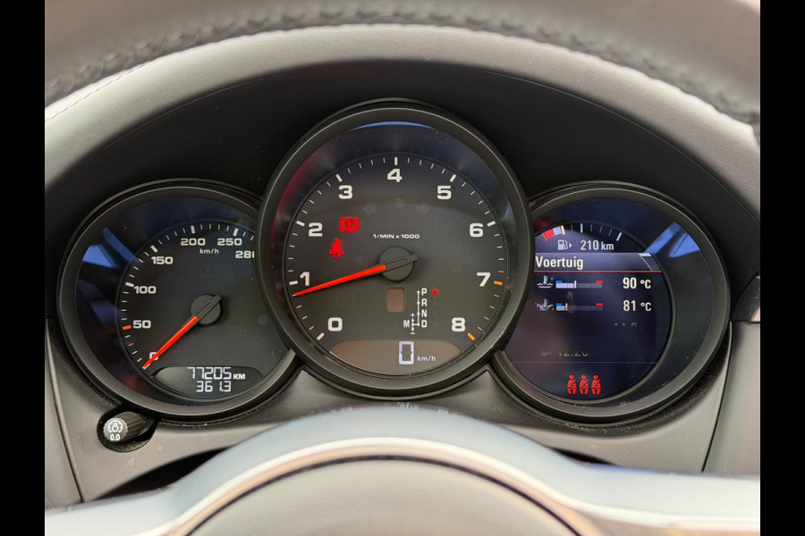 Porsche Macan 2.0 | Panoramadak | Sportchrono | Memory Seats | Elektrische Stoelen 18 Weg Verstelbaar | Apple Carplay | PDLS LED | Luchtvering | Camera | Leer | Navigatie | Dodehoekdetectie | Cruise Control |