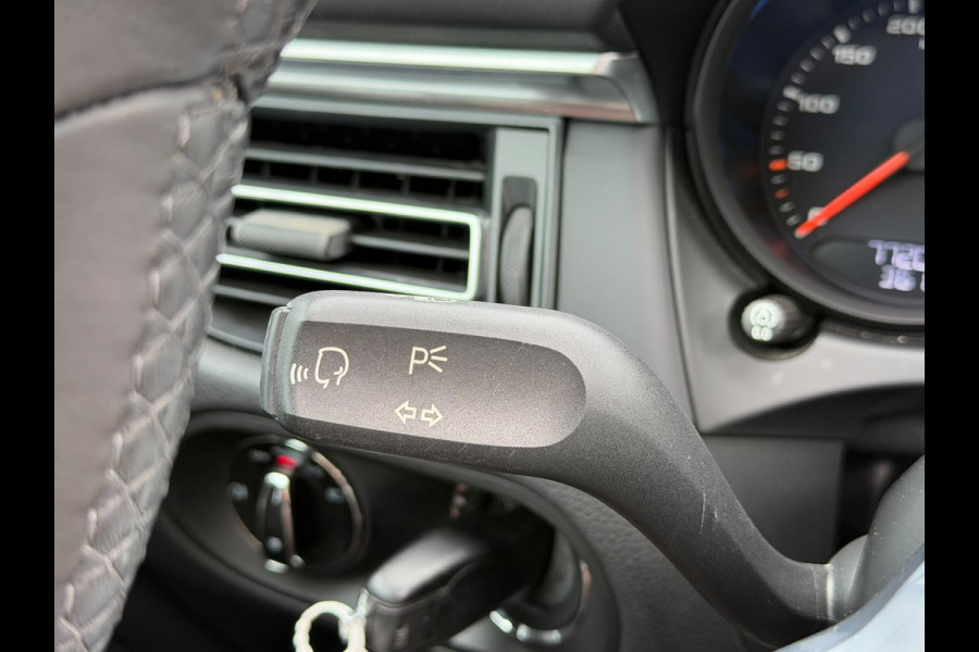 Porsche Macan 2.0 | Panoramadak | Sportchrono | Memory Seats | Elektrische Stoelen 18 Weg Verstelbaar | Apple Carplay | PDLS LED | Luchtvering | Camera | Leer | Navigatie | Dodehoekdetectie | Cruise Control |