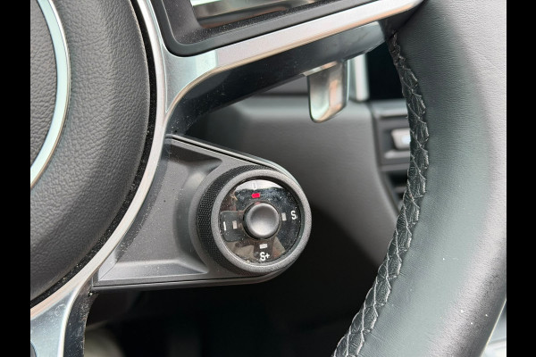 Porsche Macan 2.0 | Panoramadak | Sportchrono | Memory Seats | Elektrische Stoelen 18 Weg Verstelbaar | Apple Carplay | PDLS LED | Luchtvering | Camera | Leer | Navigatie | Dodehoekdetectie | Cruise Control |