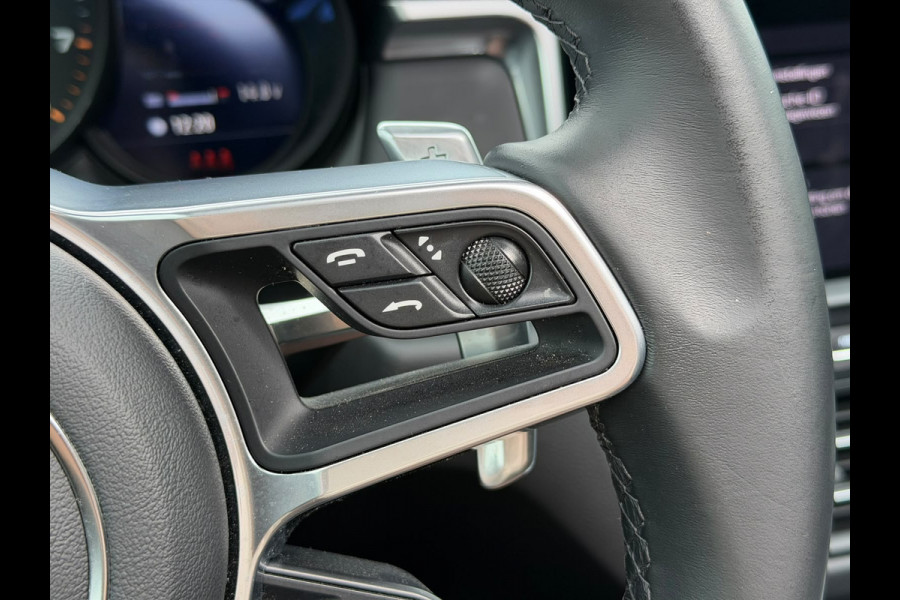 Porsche Macan 2.0 | Panoramadak | Sportchrono | Memory Seats | Elektrische Stoelen 18 Weg Verstelbaar | Apple Carplay | PDLS LED | Luchtvering | Camera | Leer | Navigatie | Dodehoekdetectie | Cruise Control |