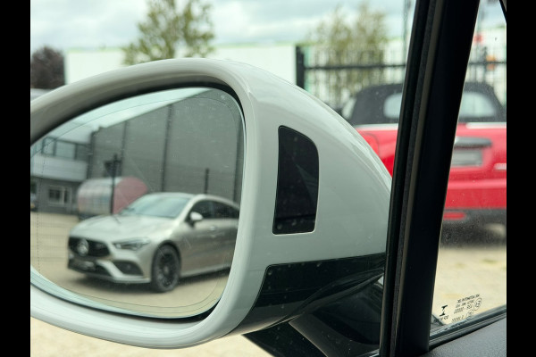 Porsche Macan 2.0 | Panoramadak | Sportchrono | Memory Seats | Elektrische Stoelen 18 Weg Verstelbaar | Apple Carplay | PDLS LED | Luchtvering | Camera | Leer | Navigatie | Dodehoekdetectie | Cruise Control |