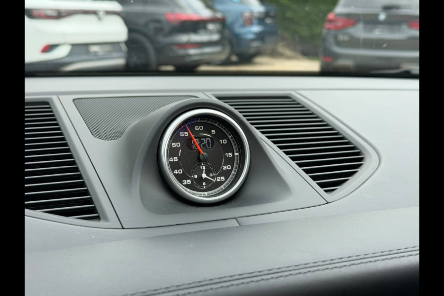 Porsche Macan 2.0 | Panoramadak | Sportchrono | Memory Seats | Elektrische Stoelen 18 Weg Verstelbaar | Apple Carplay | PDLS LED | Luchtvering | Camera | Leer | Navigatie | Dodehoekdetectie | Cruise Control |