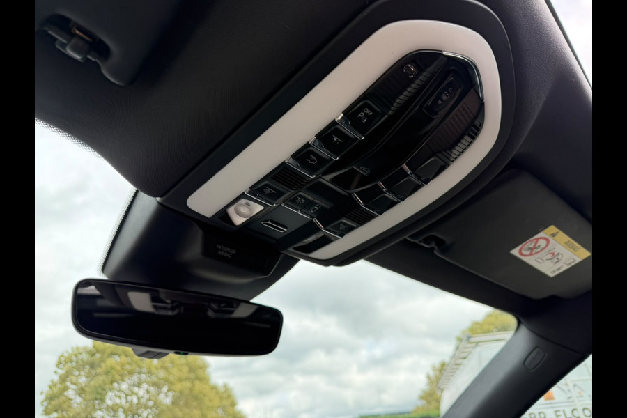 Porsche Macan 2.0 | Panoramadak | Sportchrono | Memory Seats | Elektrische Stoelen 18 Weg Verstelbaar | Apple Carplay | PDLS LED | Luchtvering | Camera | Leer | Navigatie | Dodehoekdetectie | Cruise Control |