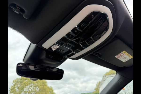Porsche Macan 2.0 | Panoramadak | Sportchrono | Memory Seats | Elektrische Stoelen 18 Weg Verstelbaar | Apple Carplay | PDLS LED | Luchtvering | Camera | Leer | Navigatie | Dodehoekdetectie | Cruise Control |