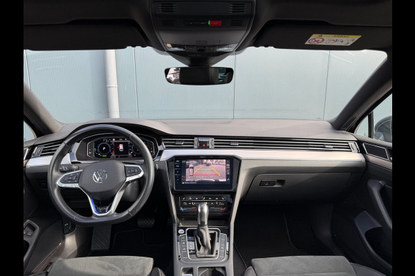 Volkswagen Passat Variant 1.4 TSI PHEV GTE * Panoramadak * AUTOMAAT * Navigatiesysteem * 18 Inch Velgen *