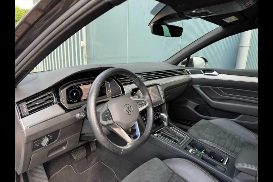Volkswagen Passat Variant 1.4 TSI PHEV GTE * Panoramadak * AUTOMAAT * Navigatiesysteem * 18 Inch Velgen *