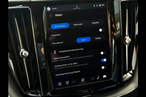 Volvo XC60 2.0 T6 Plug-in hybrid AWD Plus Bright | Pano | Trekhaak | Long Range | Elektrische stoelen | Denimblauw | Pilot Assist