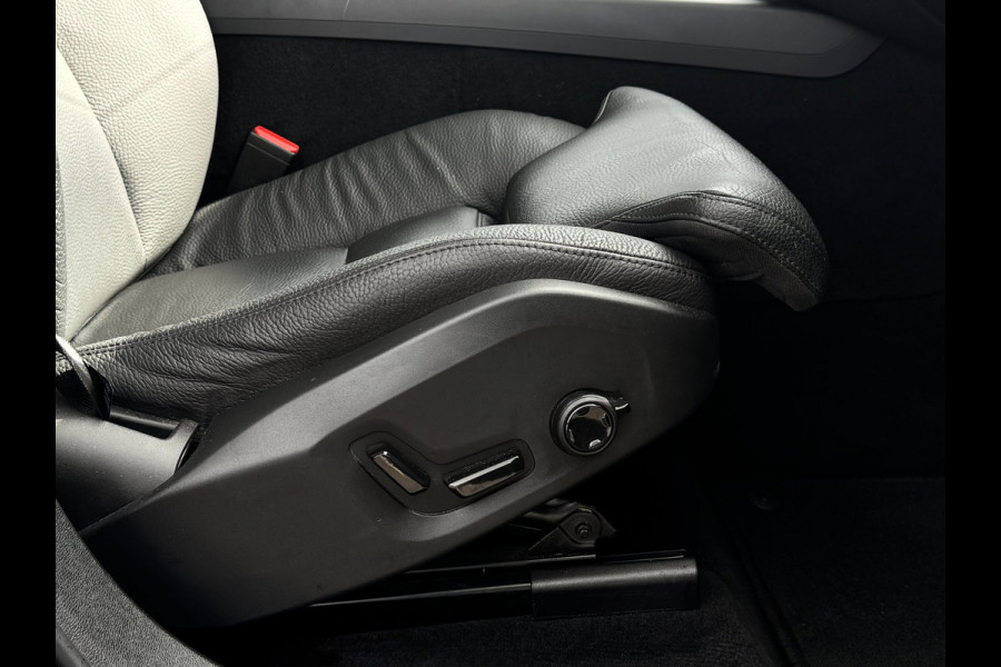 Volvo XC60 2.0 T6 Plug-in hybrid AWD Plus Bright | Pano | Trekhaak | Long Range | Elektrische stoelen | Denimblauw | Pilot Assist