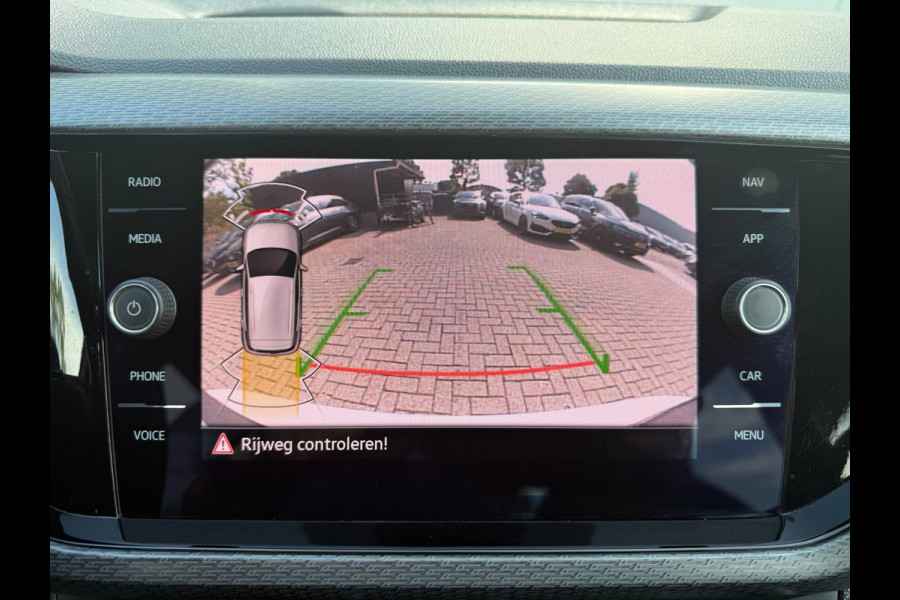Volkswagen T-Cross 1.5 TSI DSG * R-Line * AUTOMAAT * Parkeercamera * Navigatiesysteem * Stoelverwarming *