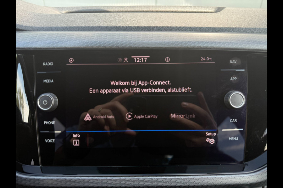 Volkswagen T-Cross 1.5 TSI DSG * R-Line * AUTOMAAT * Parkeercamera * Navigatiesysteem * Stoelverwarming *