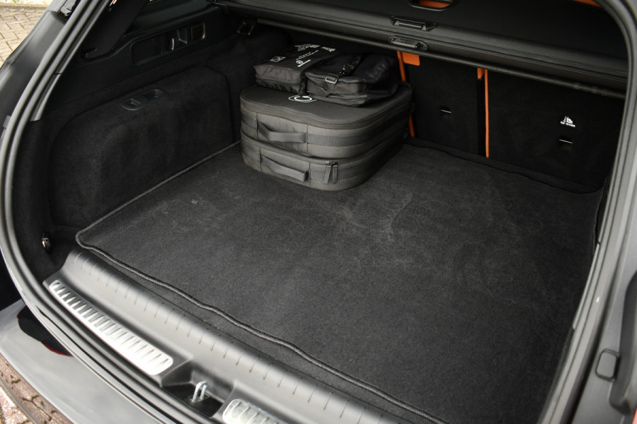 Mercedes-Benz C-Klasse Estate 300 e AMG Line Pano Distr HUD 360 Stoel-vent Night