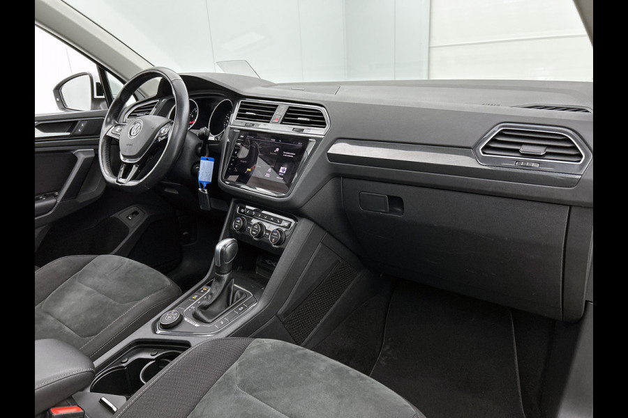 Volkswagen Tiguan 2.0 TSI 4Motion Highline Business R | PANORAMA | HEAD UP | ADAPTIVE | ELEKTR. A-KLEP | STOELVERW. | NAVI |