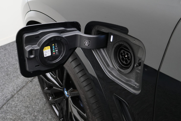 BMW X5 xDrive45e High Executive Laser, Panoramadak, Head-Up, 360° Camera, ACC, Luchtvering, H&K, Trekhaak, 22"
