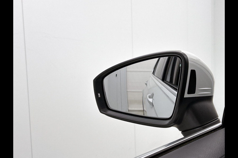 Volkswagen Tiguan 2.0 TSI 4Motion Highline Business R | PANORAMA | HEAD UP | ADAPTIVE | ELEKTR. A-KLEP | STOELVERW. | NAVI |