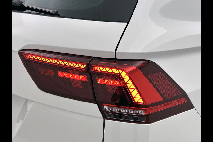 Volkswagen Tiguan 2.0 TSI 4Motion Highline Business R | PANORAMA | HEAD UP | ADAPTIVE | ELEKTR. A-KLEP | STOELVERW. | NAVI |