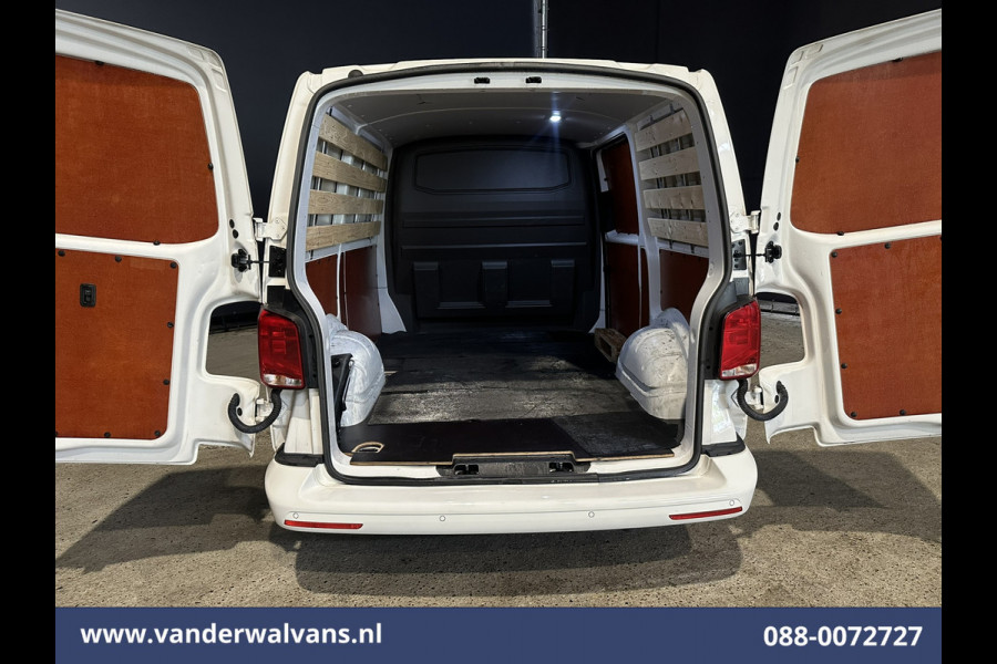 Volkswagen Transporter 2.0 TDI 111pk L1H1 Euro6 Airco | Navigatie | LM Velgen | Cruisecontrol | Apple Carplay Parkeersensoren