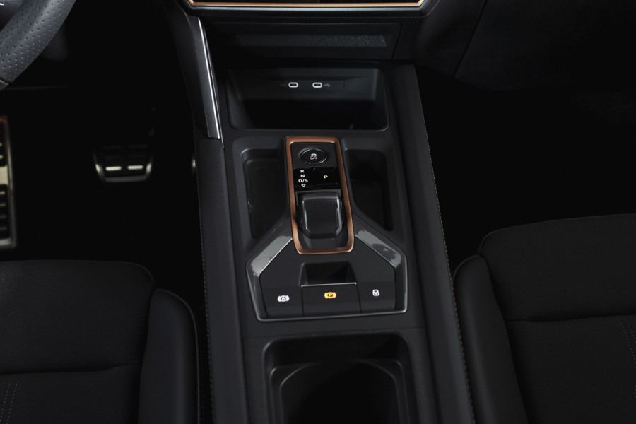 CUPRA Formentor 1.5 TSI e-Hybrid 204 PK Business | S/K-Panodak | Matrix Led | Elek Trekhaak | Dig. Cockpit | Adapt. Cruise | Stoel-+Stuurverw. | PDC | Camera | App. Connect | ECC | Elek. Klep | LM 19" | 7059
