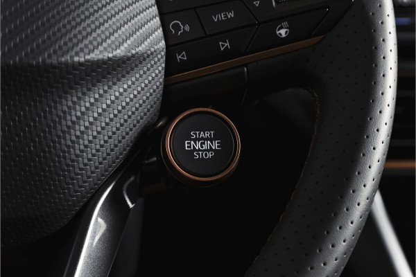 CUPRA Formentor 1.5 TSI e-Hybrid 204 PK Business | S/K-Panodak | Matrix Led | Elek Trekhaak | Dig. Cockpit | Adapt. Cruise | Stoel-+Stuurverw. | PDC | Camera | App. Connect | ECC | Elek. Klep | LM 19" | 7059