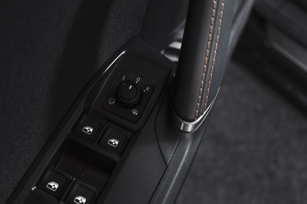 CUPRA Formentor 1.5 TSI e-Hybrid 204 PK Business | S/K-Panodak | Matrix Led | Elek Trekhaak | Dig. Cockpit | Adapt. Cruise | Stoel-+Stuurverw. | PDC | Camera | App. Connect | ECC | Elek. Klep | LM 19" | 7059