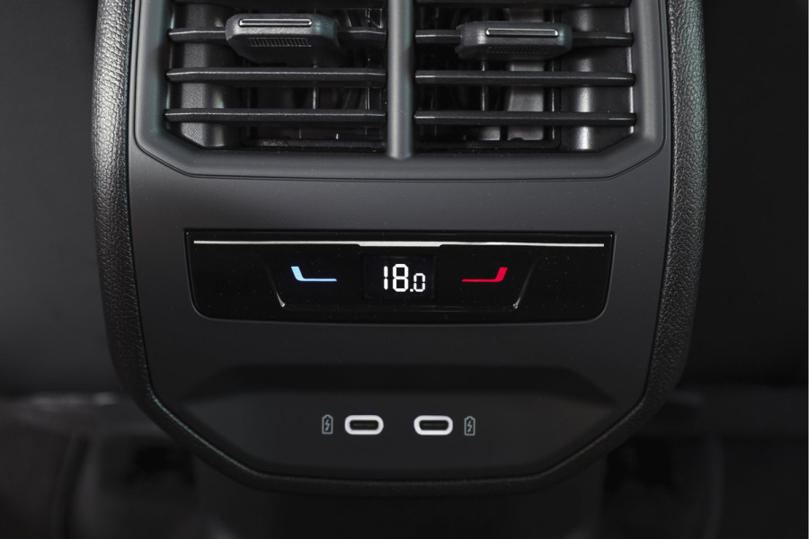 CUPRA Formentor 1.5 TSI e-Hybrid 204 PK Business | S/K-Panodak | Matrix Led | Elek Trekhaak | Dig. Cockpit | Adapt. Cruise | Stoel-+Stuurverw. | PDC | Camera | App. Connect | ECC | Elek. Klep | LM 19" | 7059