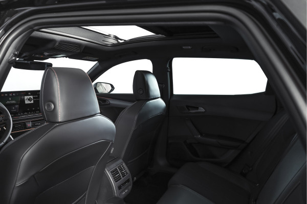 CUPRA Formentor 1.5 TSI e-Hybrid 204 PK Business | S/K-Panodak | Matrix Led | Elek Trekhaak | Dig. Cockpit | Adapt. Cruise | Stoel-+Stuurverw. | PDC | Camera | App. Connect | ECC | Elek. Klep | LM 19" | 7059