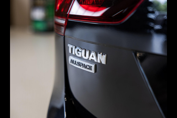Volkswagen Tiguan Allspace 1.5 TSI 2x R-Line Blackstyle / 150pk / Panorama dak / Rondomzicht camera / Stoelverwarming / Leder /