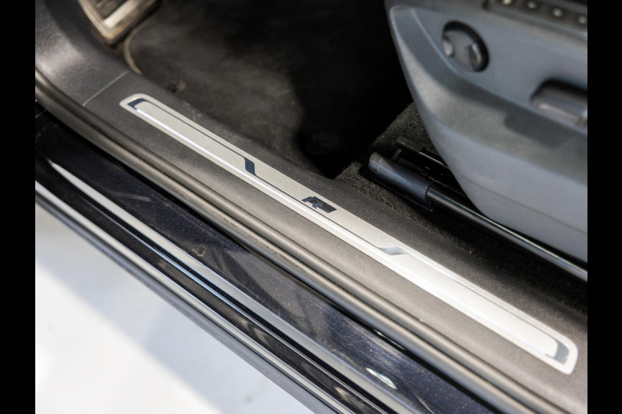 Volkswagen Tiguan Allspace 1.5 TSI 2x R-Line Blackstyle / 150pk / Panorama dak / Rondomzicht camera / Stoelverwarming / Leder /