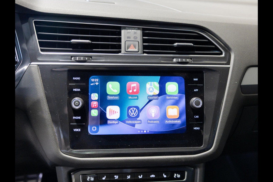 Volkswagen Tiguan Allspace 1.5 TSI 2x R-Line Blackstyle / 150pk / Panorama dak / Rondomzicht camera / Stoelverwarming / Leder /