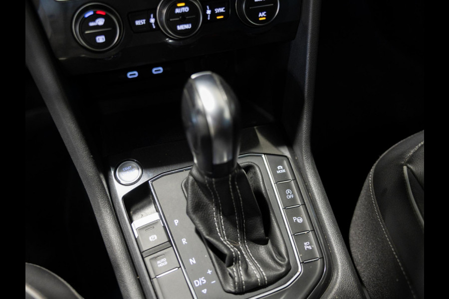 Volkswagen Tiguan Allspace 1.5 TSI 2x R-Line Blackstyle / 150pk / Panorama dak / Rondomzicht camera / Stoelverwarming / Leder /
