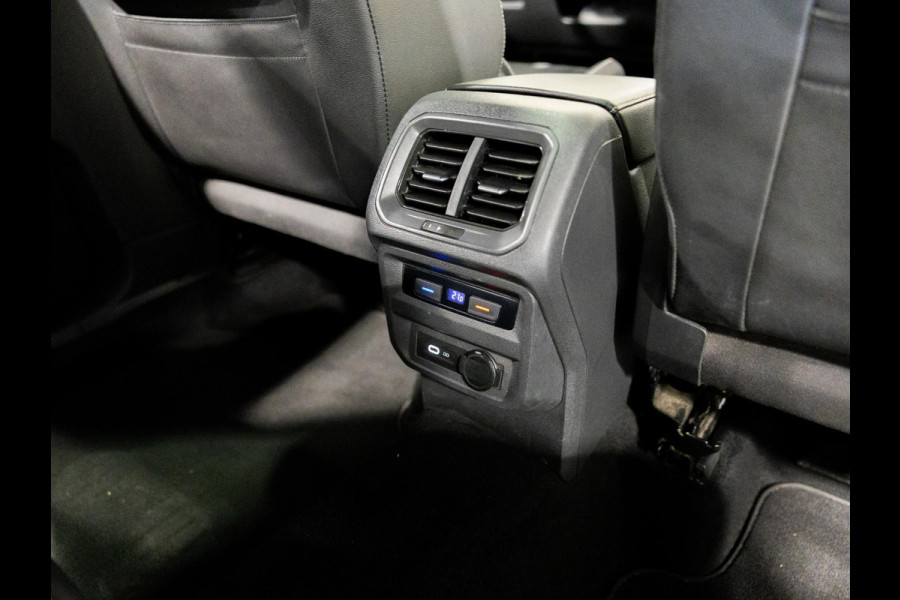 Volkswagen Tiguan Allspace 1.5 TSI 2x R-Line Blackstyle / 150pk / Panorama dak / Rondomzicht camera / Stoelverwarming / Leder /
