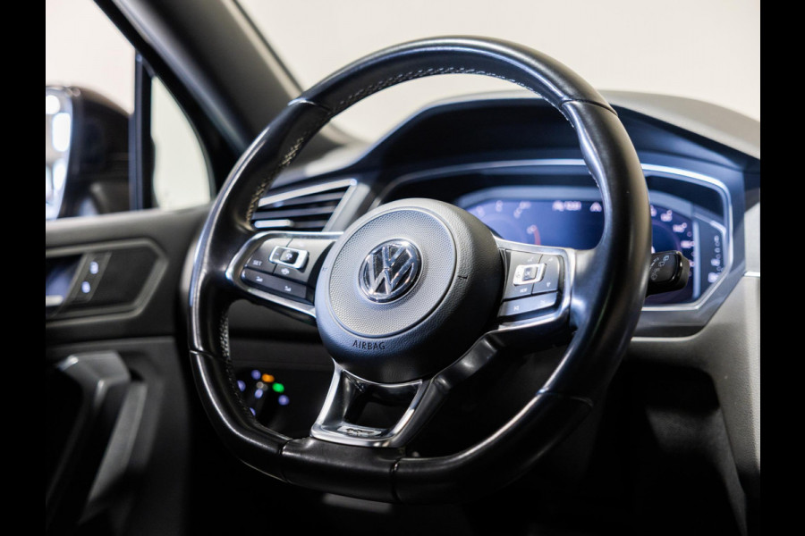Volkswagen Tiguan Allspace 1.5 TSI 2x R-Line Blackstyle / 150pk / Panorama dak / Rondomzicht camera / Stoelverwarming / Leder /