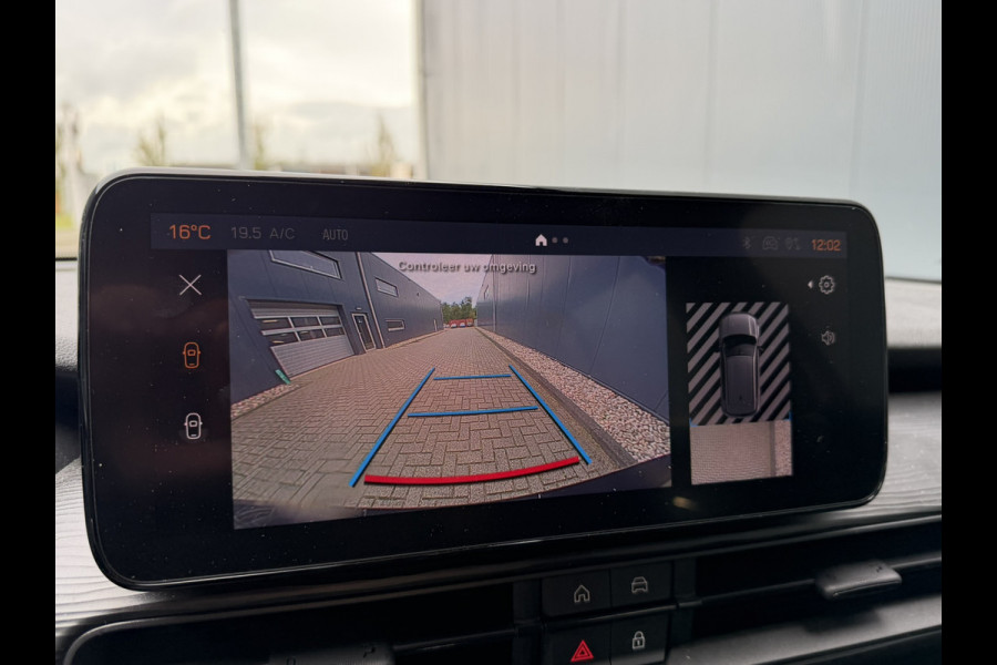 Jeep Avenger 1.2 Altitude | Winterpakket | Camera | Apple/Android CarPlay | JBL audio | Electrische kofferklep | Meer foto's volgen!