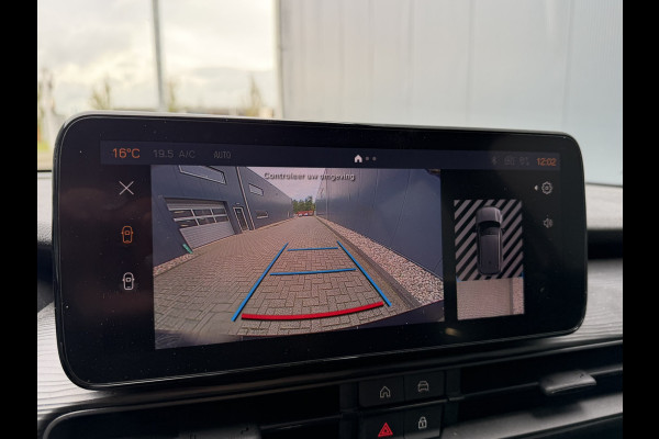 Jeep Avenger 1.2 Altitude | Winterpakket | Camera | Apple/Android CarPlay | JBL audio | Electrische kofferklep | Meer foto's volgen!