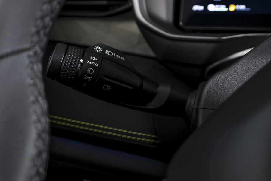 Lynk & Co 01 1.5 PHEV 276 PK More | S/K-panodak | Dig. Cockpit | Stoel-+Stuurverw. | 360 Camera | Adapt. Cruise | Memory | Elek. klep | LM 20" | 5184