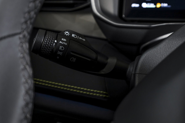 Lynk & Co 01 1.5 PHEV 276 PK More | S/K-panodak | Dig. Cockpit | Stoel-+Stuurverw. | 360 Camera | Adapt. Cruise | Memory | Elek. klep | LM 20" | 5184