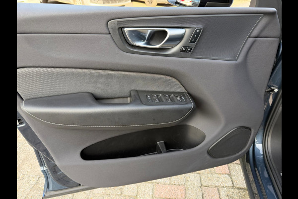 Volvo XC60 2.0 T8 Plug-in hybrid AWD Ultimate Dark Pano / Afn. Trekhaak / Camera / Stoel memorie / Stoel & Stuurw. verw.