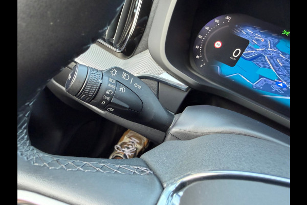 Volvo XC60 2.0 T8 Plug-in hybrid AWD Ultimate Dark Pano / Afn. Trekhaak / Camera / Stoel memorie / Stoel & Stuurw. verw.