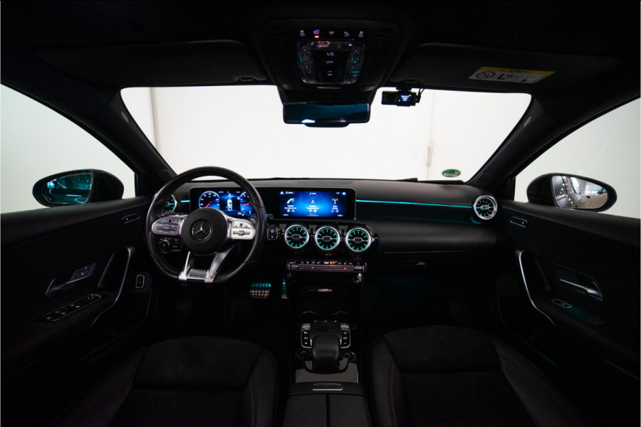 Mercedes-Benz A-Klasse 180 Business Solution AMG 136PK | A35 Optiek | Pano | Sfeer | LED | Carplay | Garantie