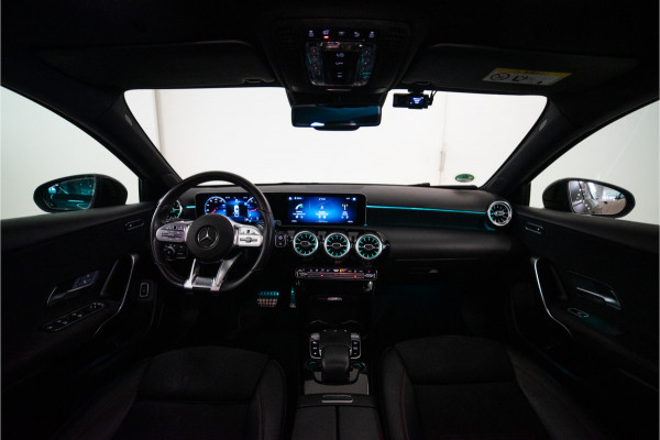 Mercedes-Benz A-Klasse 180 Business Solution AMG 136PK | A35 Optiek | Pano | Sfeer | LED | Carplay | Garantie