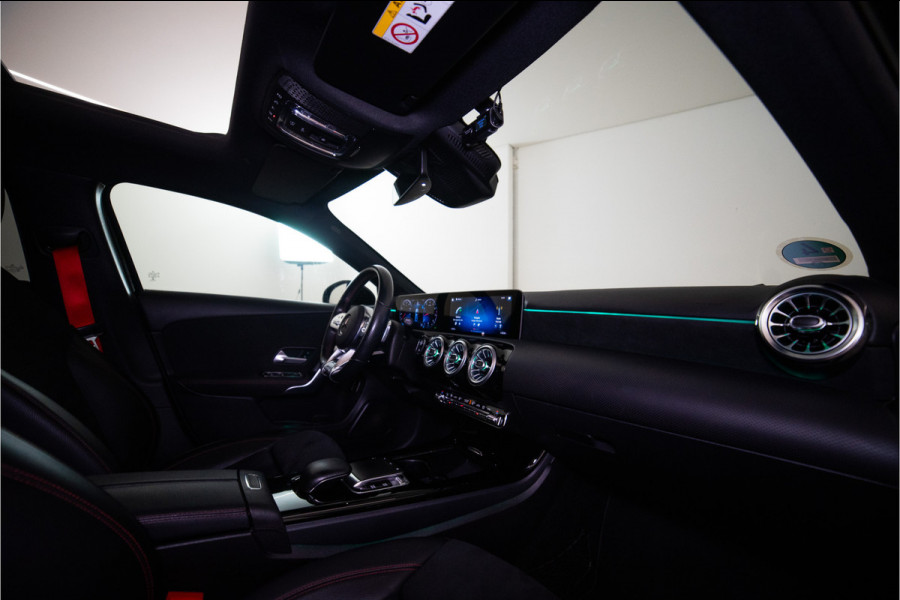 Mercedes-Benz A-Klasse 180 Business Solution AMG 136PK | A35 Optiek | Pano | Sfeer | LED | Carplay | Garantie